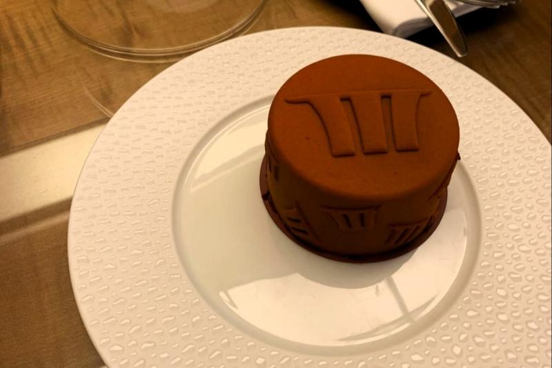 ここでもハネムーンケーキをいただきました