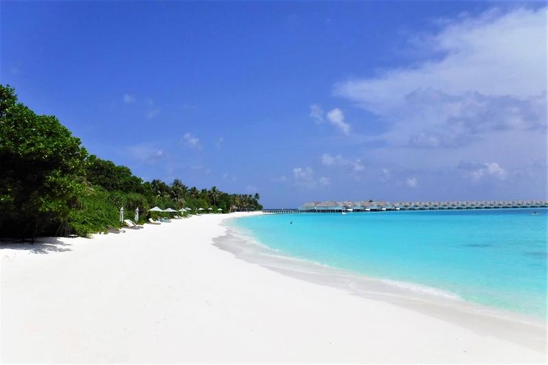 フィノールの魅力はどこまでも続く白い砂浜！