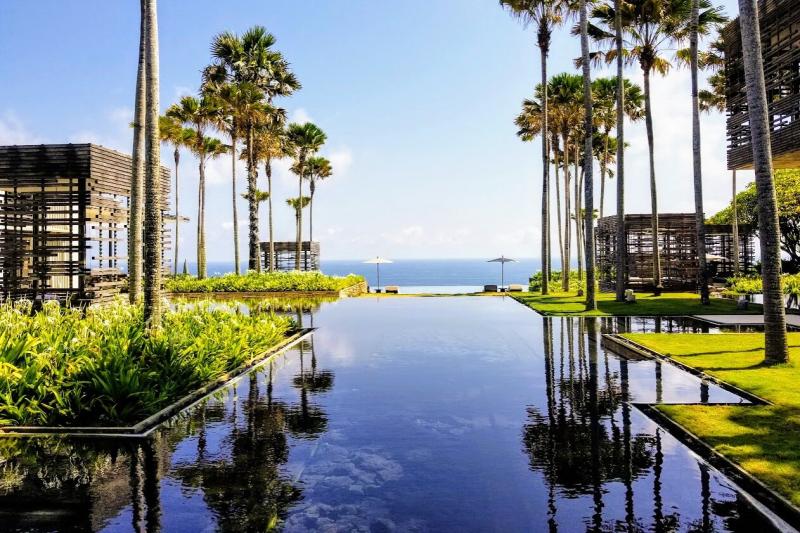 記念日旅行にふさわしい素晴らしいホテル、アリラ ヴェラズ ウルワツ