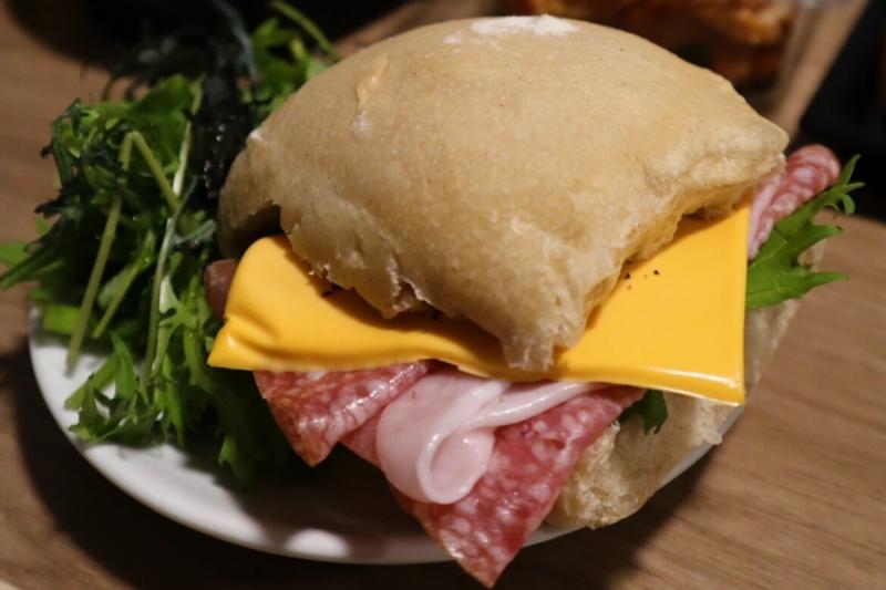 部屋での食事