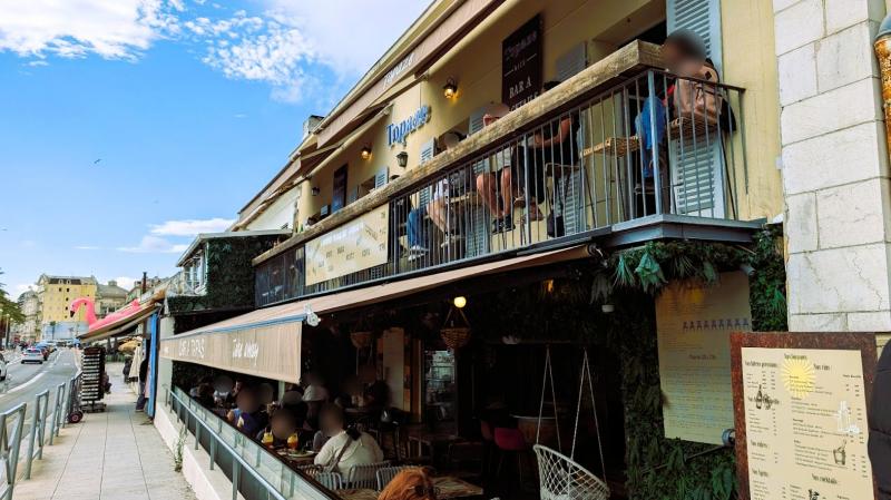 トパーズ バー ニース