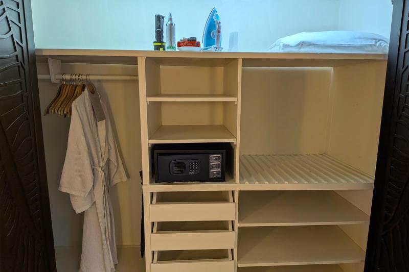 十分なスペースのクローゼット