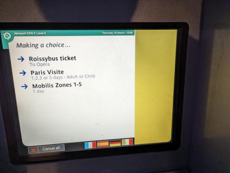 ◆Step3今回はロワシーバスに乗るので一番上の「Roissybus ticket」をタップ