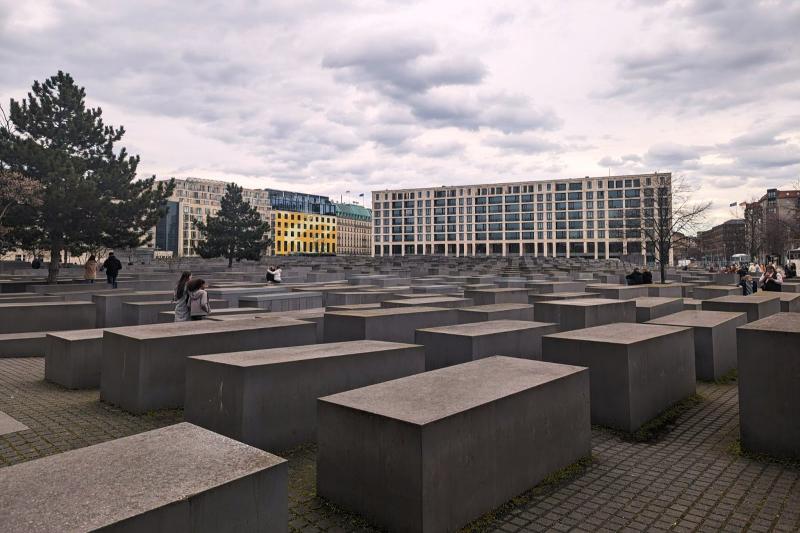 虐殺されたヨーロッパのユダヤ人のための記念碑。通称「ホロコースト記念碑」
