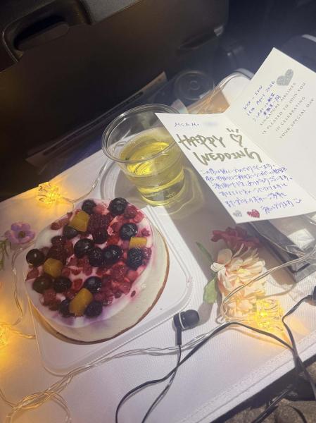 シンガポール航空からハネムーンケーキのお祝いをいただきました！
