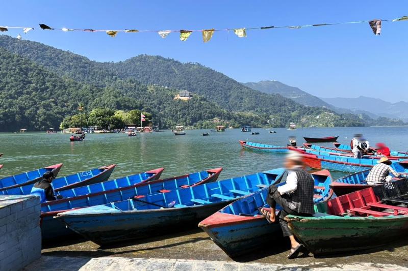 フェワ湖畔の風景