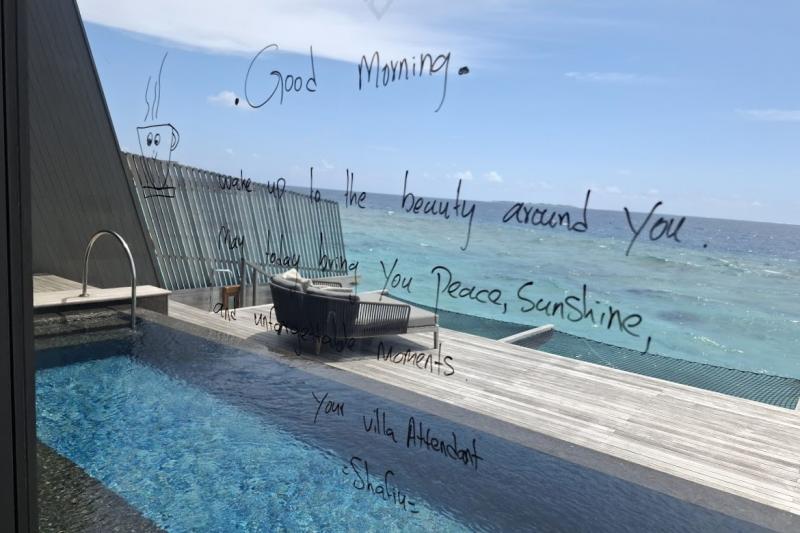 窓ガラスにスタッフからのメッセージが（涙）