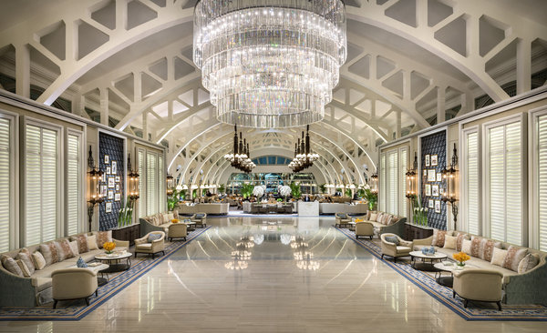 ●フラートン ベイ ホテル シンガポールマリーナ ベイの大パノラマを一望できる5つ星の高級ホテルです 。ウォーターサイドの素晴らしい景色はもちろん、ダイニング、マリーナ ベイを一望する屋上プールやジャグジーを楽しめます。ルーフトップバーである「ランターン」からは、正面にはマリーナ ベイ サンズがそびえ立ち、現代のシンガポールを象徴する景色を目の前にしながら優雅なバータイムを過ごせます。