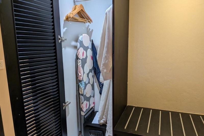 2人で使うにはやや狭いかもしれませんがクローゼットもあります