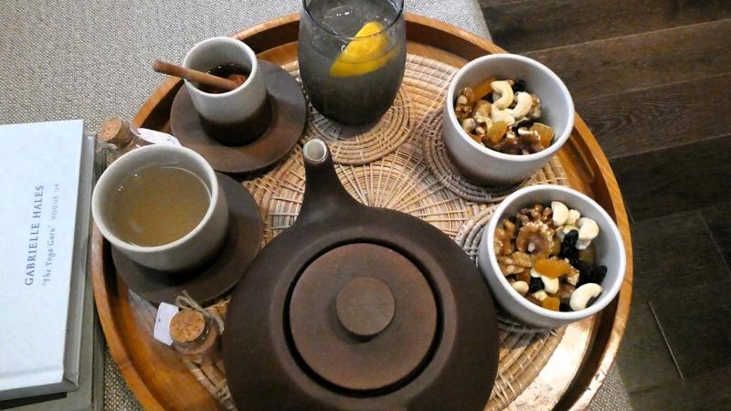 施術後はお茶菓子をいただきながらリラックス
