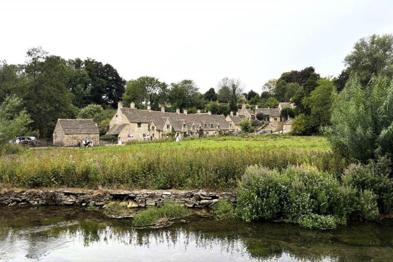 イギリスの田園風景が広がるコッツウォルズ地方