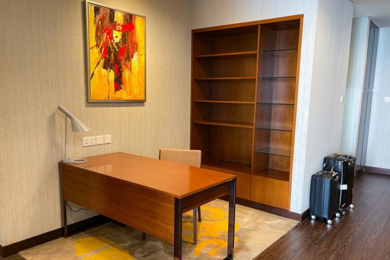 仕事がはかどりそうなワーキングデスク