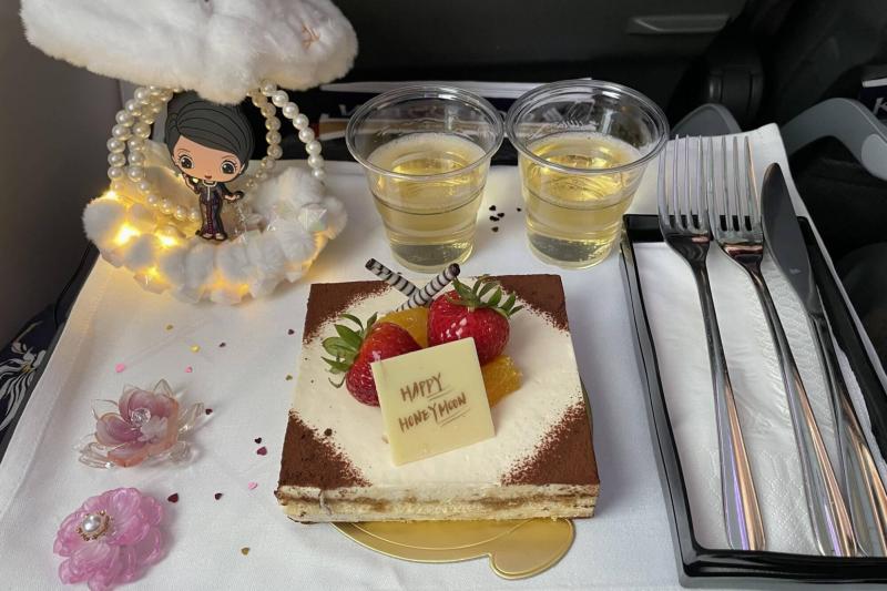 シンガポール航空機内でのハネムーンのお祝い