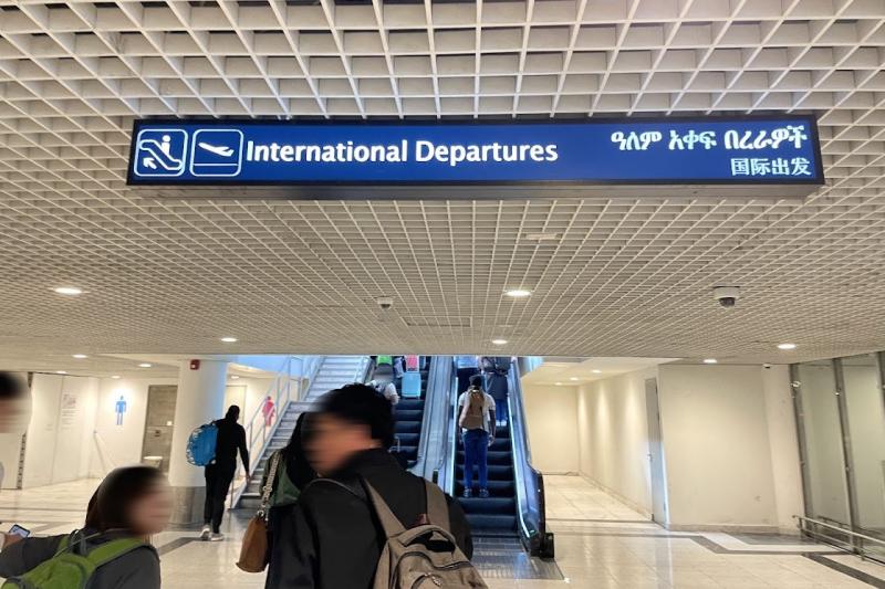 「International Departure（国際線出発）」の案内