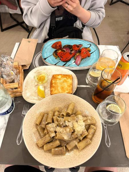 イアのレストラン「KooKoo Bar Restaurant」