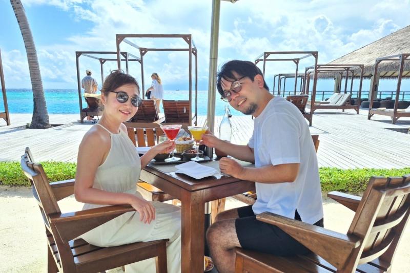 レジデンス ディグラのバー、ザ ビーチバーにて