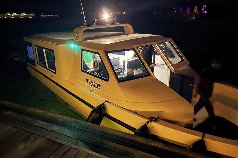 スピードボート