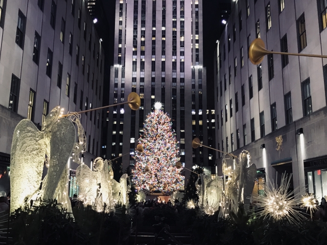 ニューヨーク・ロックフェラーセンターのクリスマスツリー（⇒ニューヨークページへリンク）