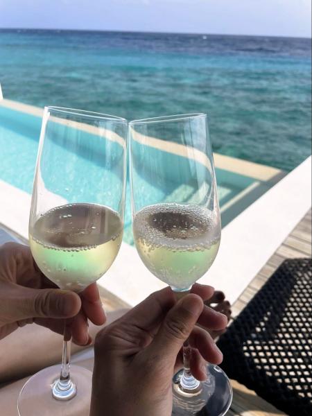 お部屋でハネムーンサービスのシャンパンをいただき、乾杯！