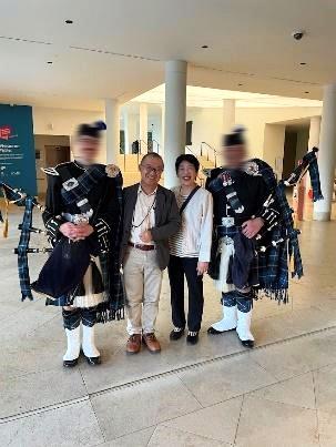 バグパイパーと一緒に記念撮影
