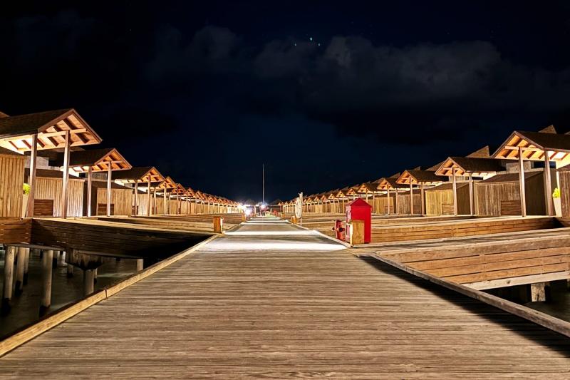 夜の景色。暖色の蛍光灯がやさしく照らしてくれます