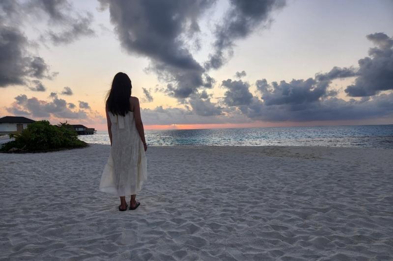 雲に隠れていましたが、それでもモルディブで見る夕日はとてもきれいで見惚れてしまいました