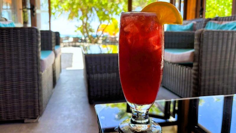 ４人ともがお気に入りの、甘酸っぱいベリー系ソーダのウェルカムドリンク