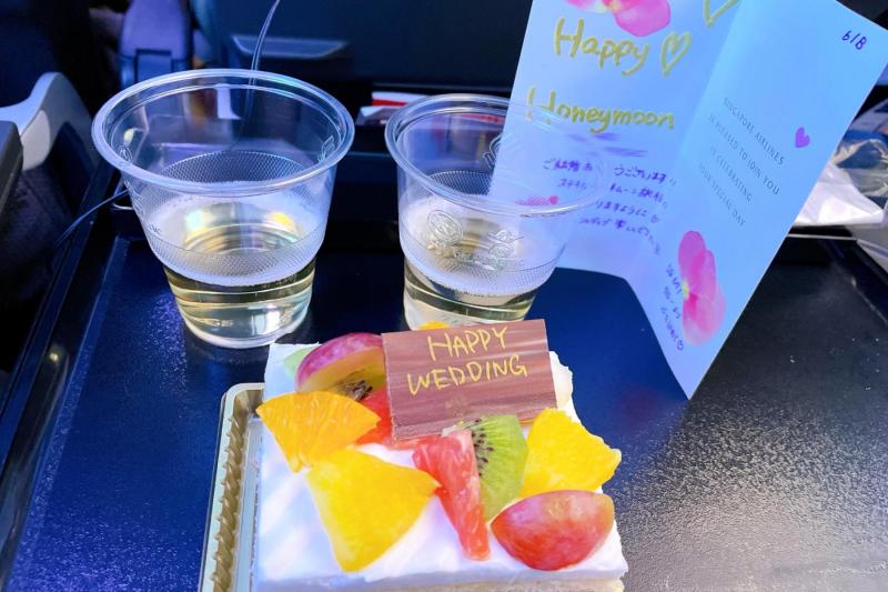 機内でのサプライズケーキ