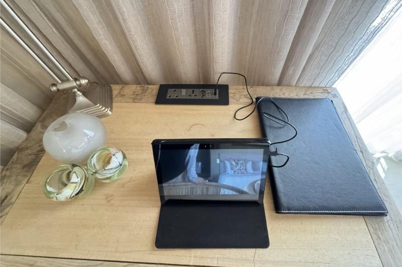 こちらのタブレットでエアコンなどの操作が可能