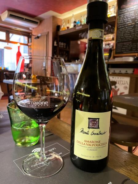 旅行でのひとコマ。ベネチア名産のアマローネ、グラスで頂けることにびっくり！　飲むことができて嬉しかった！