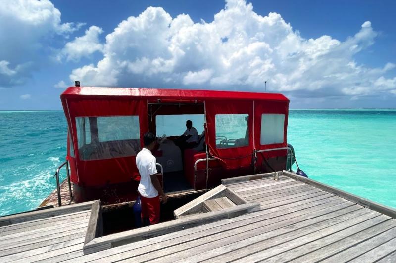 島からはこちらのボートで移動します（3分程度）