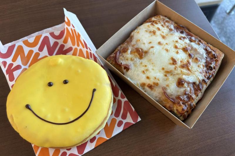 クアラルンプール空港で食べてみたかったダンキンドーナツ！ ニコちゃんドーナツは甘すぎず美味しかったです