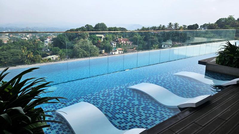 キャンディ ミスト バイ シナモンのインフィニティプール