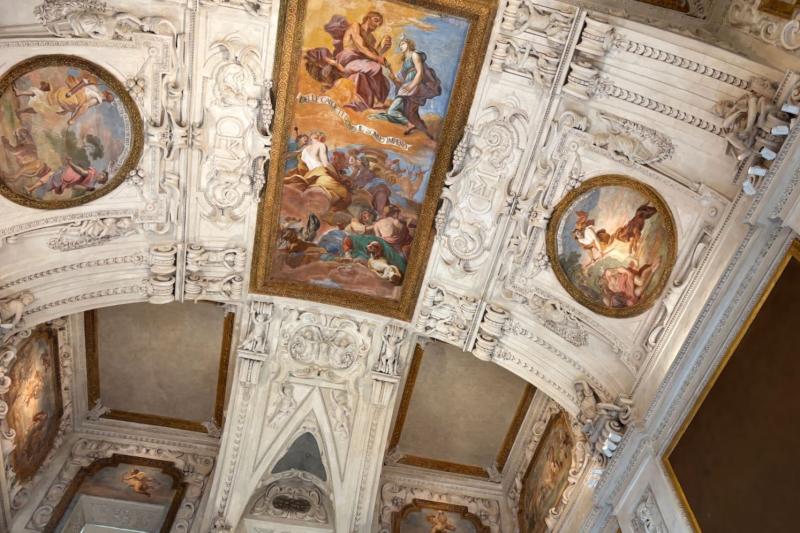 狩りの様子が描かれた天井画