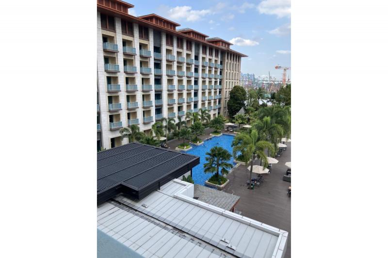 部屋の窓からの景色。ちなみに、ベランダですぐ洗濯物は乾きました！