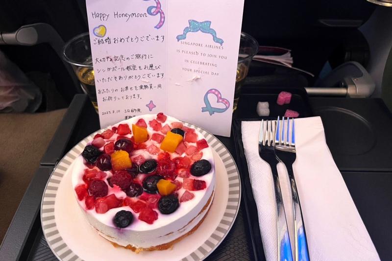 機内でのサプライズケーキ