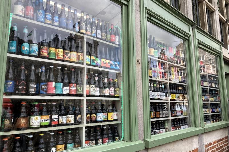 一面に並ぶベルギービール！ 圧巻！