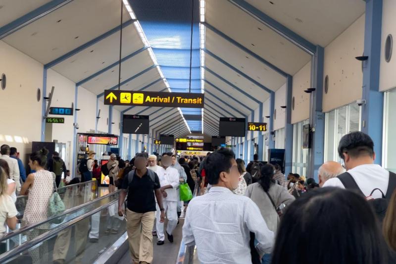 次の搭乗ゲートに向かいます