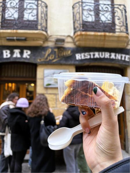 サンセバスチャンではチーズケーキ巡り♪ バスクチーズケーキ発祥のお店「La Viña」のバスクチーズケーキ