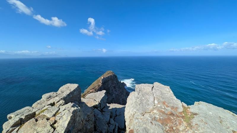 断崖から見える水平線