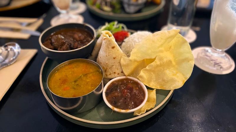 ランチにチキンカレーをいただきました！