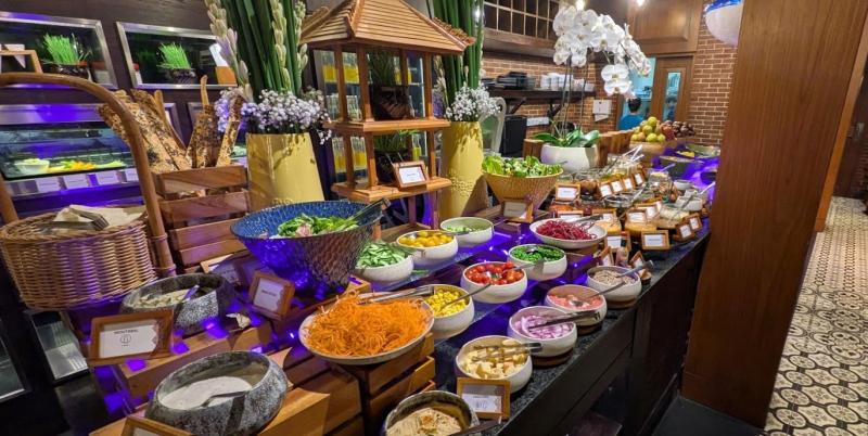 カラフルなサラダコーナー