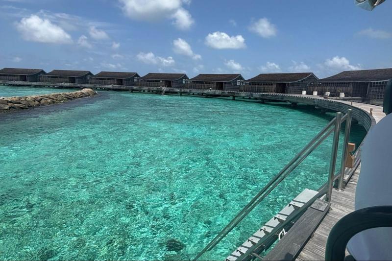 エメラルドグリーンの海が広がっていました