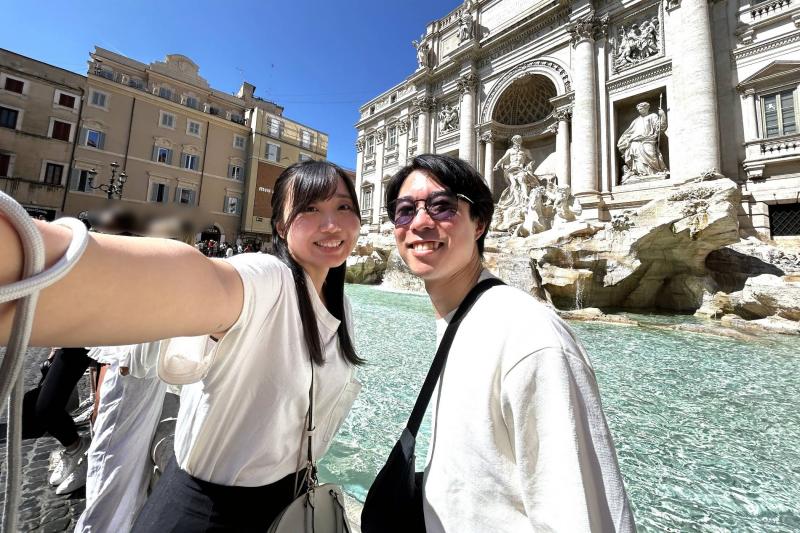 ローマのトレビの泉は写真よりも迫力があってびっくり！ 暑い中並んで見る価値ありました！