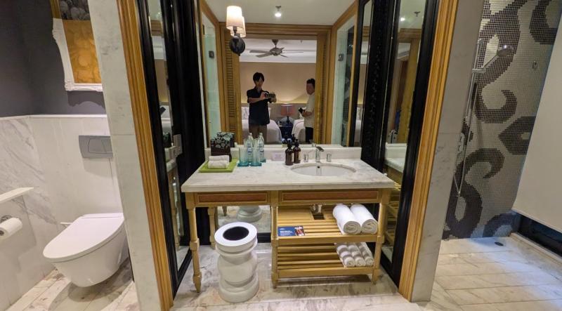 トイレ、洗面台、シャワーも1か所にまとまっていて使いやすい