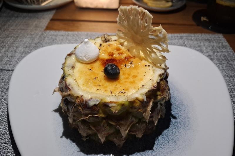 パンナコッタ。パイナップルベースのクリームがとても美味しく、リピートしたくなります