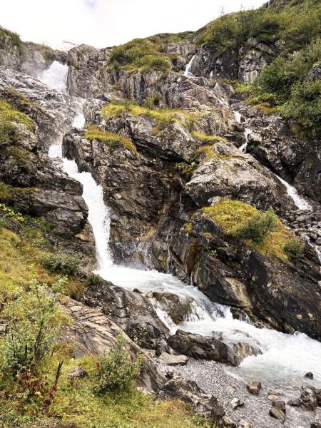 滝のすぐそばまで行けるのでマイナスイオン浴びまくりです！