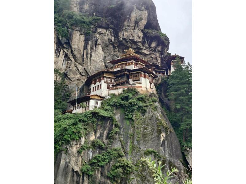 トレッキングを終えた後は、タクツァン僧院の麓に位置するアマンコラのプライベートログキャビンで、山の上にそびえる僧院を一望しながら心身ともにリフレッシュできる「アンフォゲッタブルランチ」を体験したかったのですが、今回は予約が埋まっていて体験できませんでした。1日1組限定のため、ご希望の場合はお早めにご依頼くださいませ。