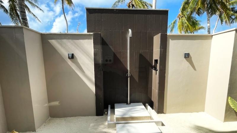 こちらは室外シャワーです（室内シャワールームもあります）