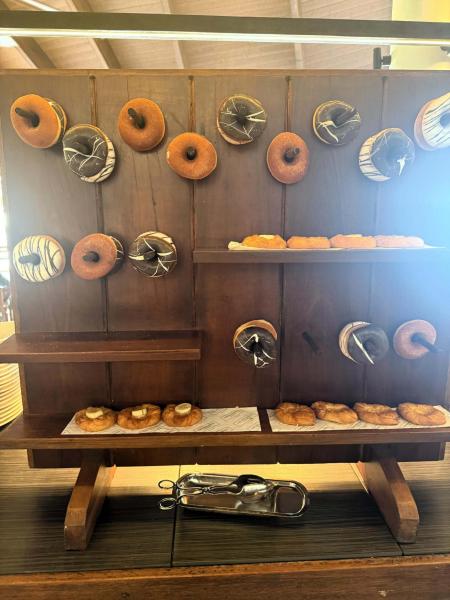 ドーナツがオブジェみたいで、映えスポットがたくさん！